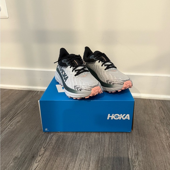 NIB hoka challenger women’s 9 - Picture 1 of 9